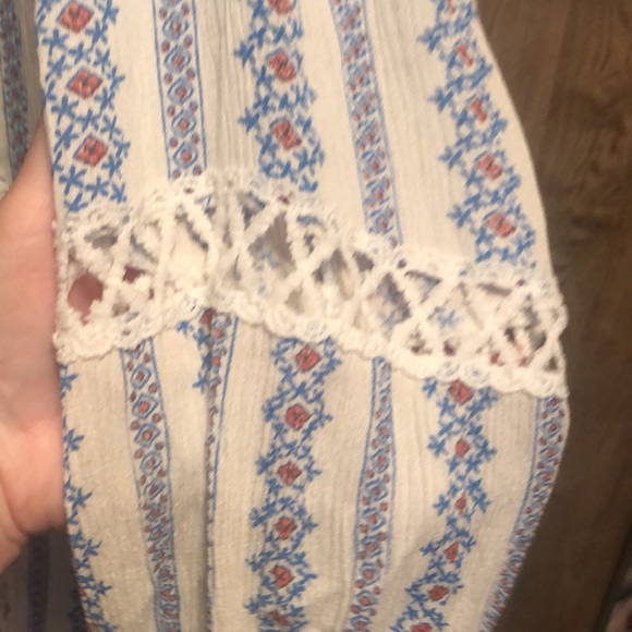 Pretty Lacey Long Sleeved Blouse - Picture 6 of 9